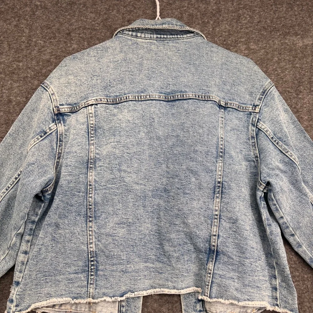 Xhilaration Womens Acid Wash Distressed Denim Jacket Light Blue Raw Hem Large